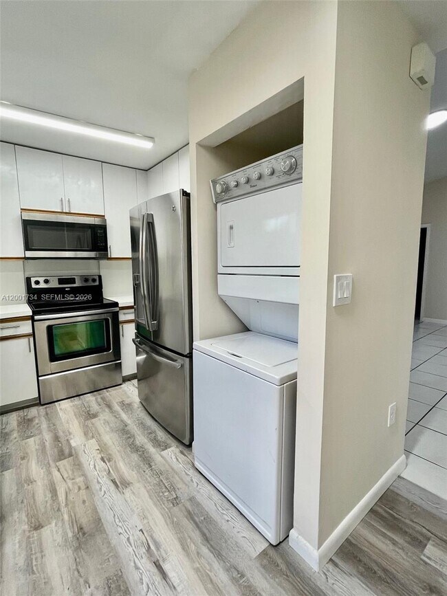 Building Photo - 13754 SW 147th Cir Ln