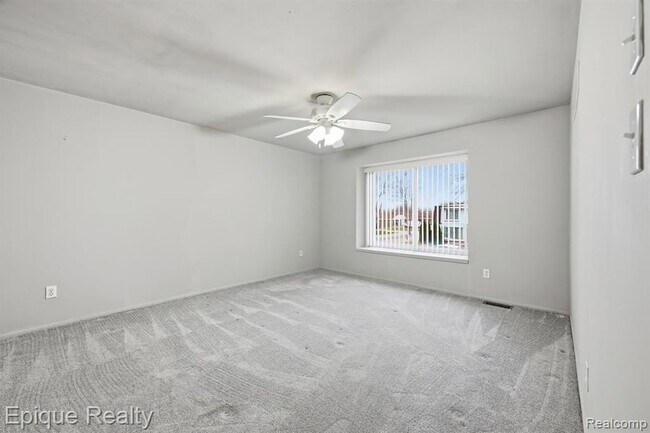 Building Photo - 29792 City Center Dr