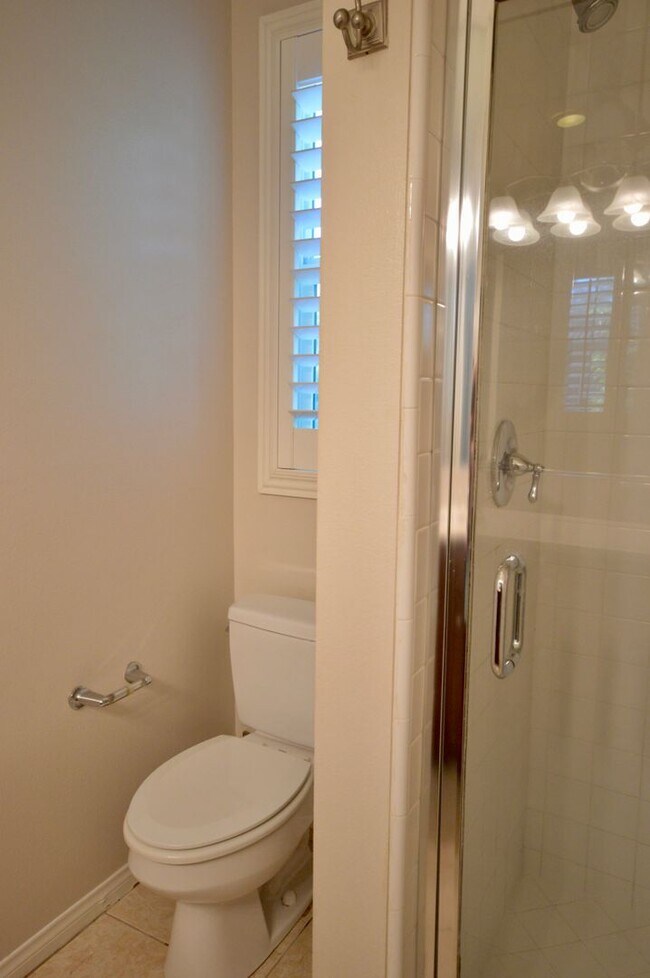 Building Photo - Charming 3-Bedroom Irvine Condo with Attac...