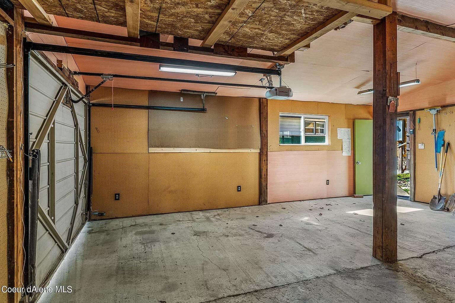 Building Photo - 716 E Garden Ave
