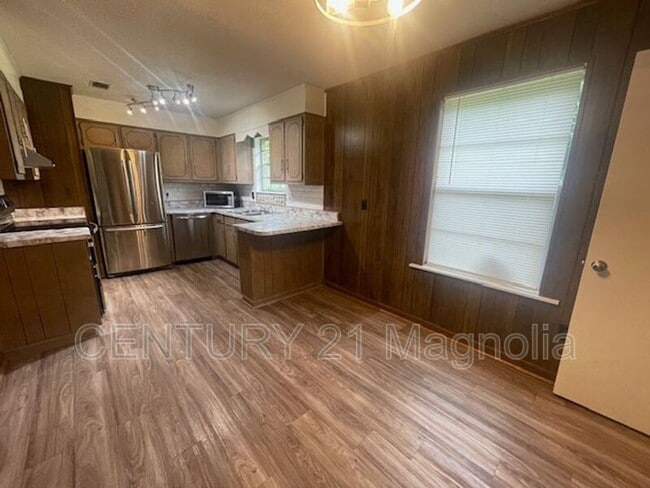Building Photo - 3615 Goldfinch Dr