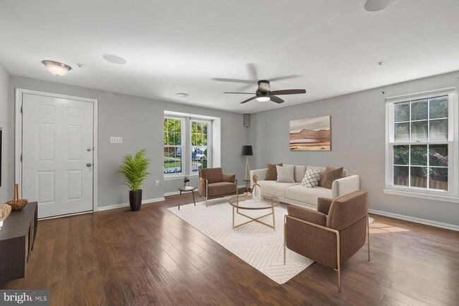 Building Photo - 806 Lilac Ct