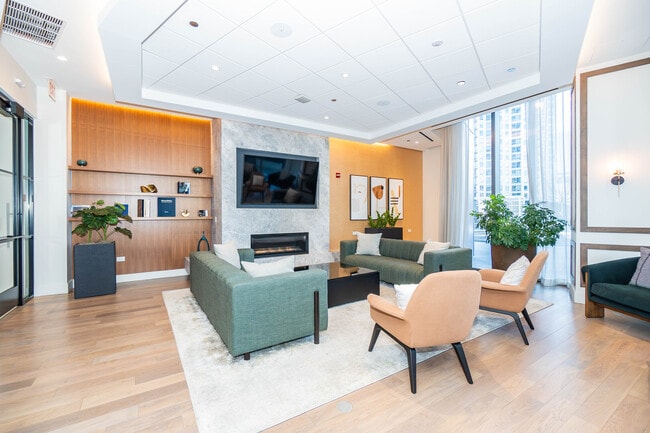 Building Photo - 350 N Canal St