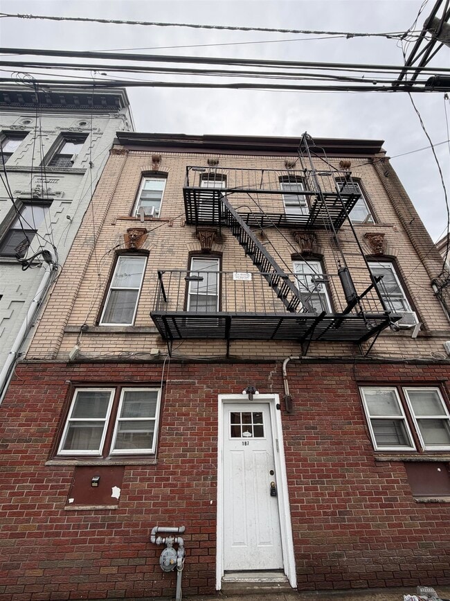 Building Photo - 187 Beacon Ave