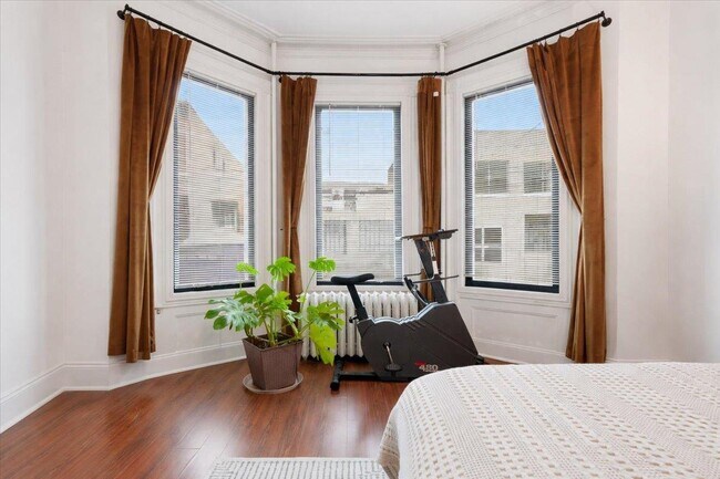 Building Photo - 207 19th St