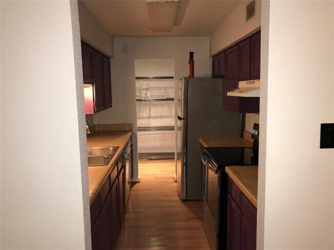 Building Photo - 7400 Bellerive Dr