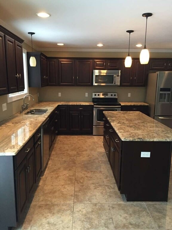 Building Photo - 22 Valley Forge Cir