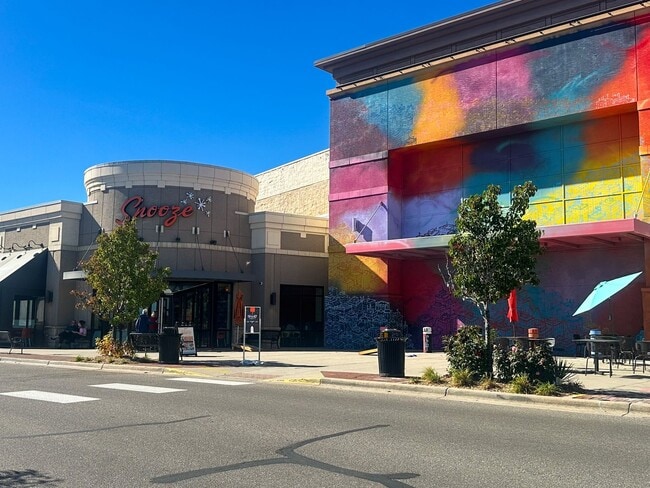 Building Photo - Move-in Incentive! End-Unit Condo in South...