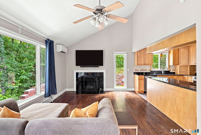 Building Photo - 40 Rockledge Dr