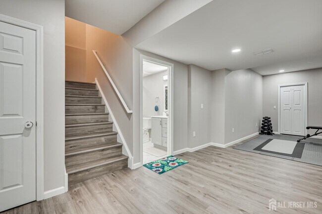 Building Photo - 14 Hyacinth Ln