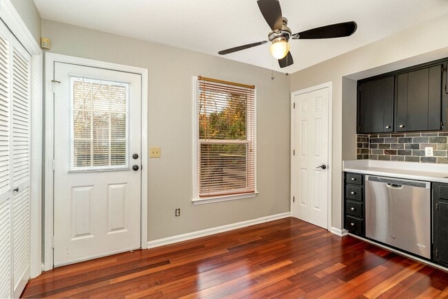 Building Photo - Donelson Freshly Updated 2 Bdrm Townhome Available Now!