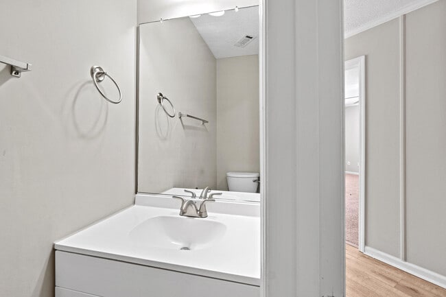 Building Photo - 5780 Carriage Hills Dr