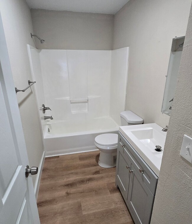 Building Photo - Charming and Newly Renovated 3BR 2BA Home in Jacksonville