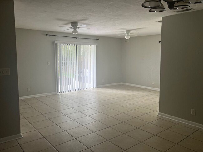 Building Photo - 3/2 single-family home in NE Ocala