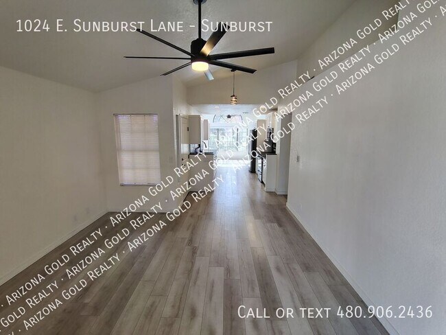 Building Photo - 1024 E Sunburst Ln