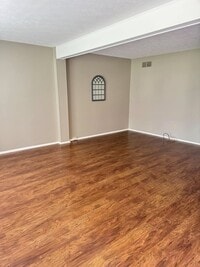 Building Photo - 251 Quail Run Rd