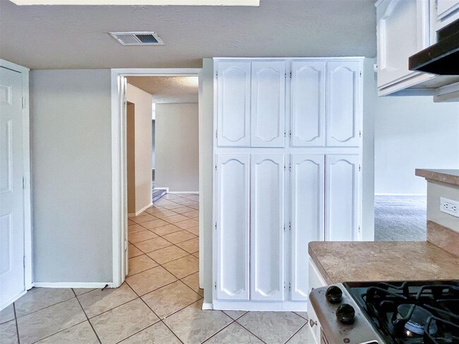 Building Photo - 3518 Almondwood Dr