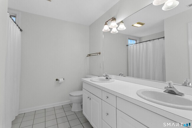 Building Photo - 30 Osborne Pl