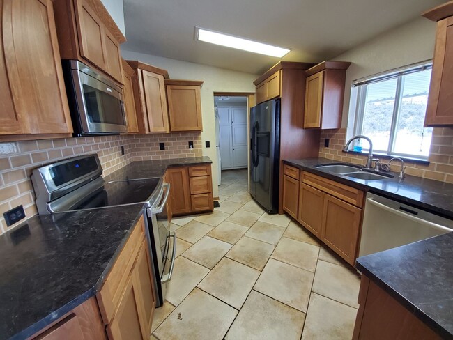 Building Photo - 3 Bedroom Home with Large Shop and Additional 2 Car Garage