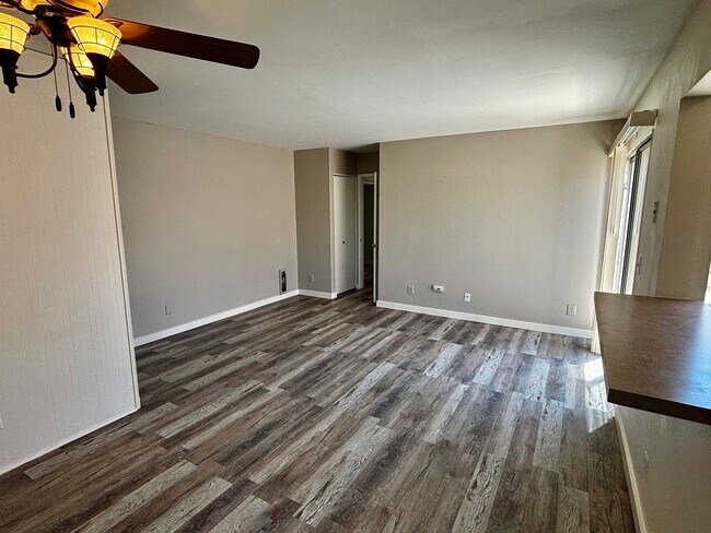 Building Photo - 1 Bed/1 Bath Condo With Bonus Room