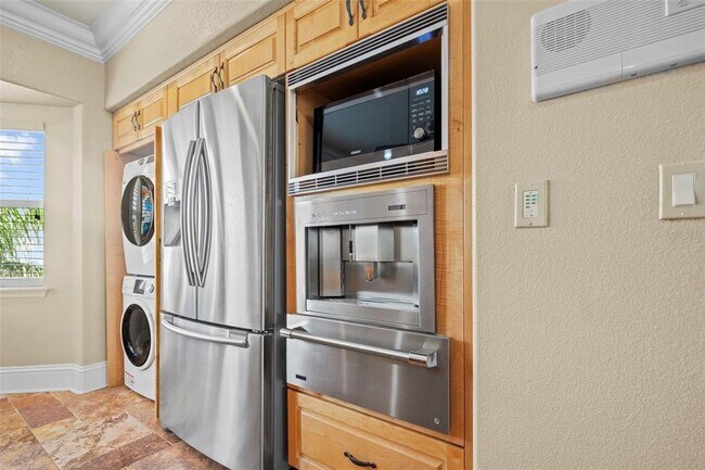 Building Photo - 1593 Pinellas Bayway S
