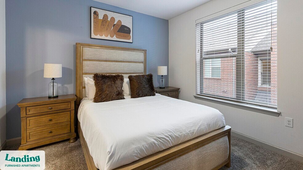 Building Photo - 2800 NE Green Oaks Blvd