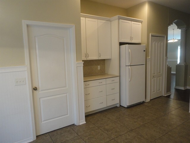 Building Photo - 4015 Warwick Hills Dr