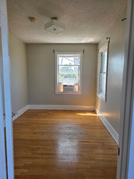 Office or 3rd bedroom - 1647 Angelus Ave