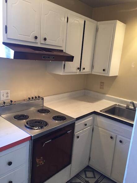 Building Photo - 1324 5th Ave