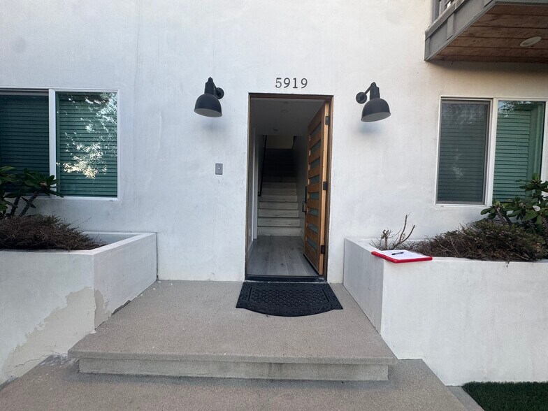 Building Photo - 5919 Dauphin Ave