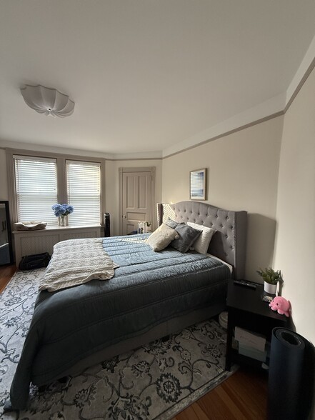 Master bedroom - 207 Cricket Ave