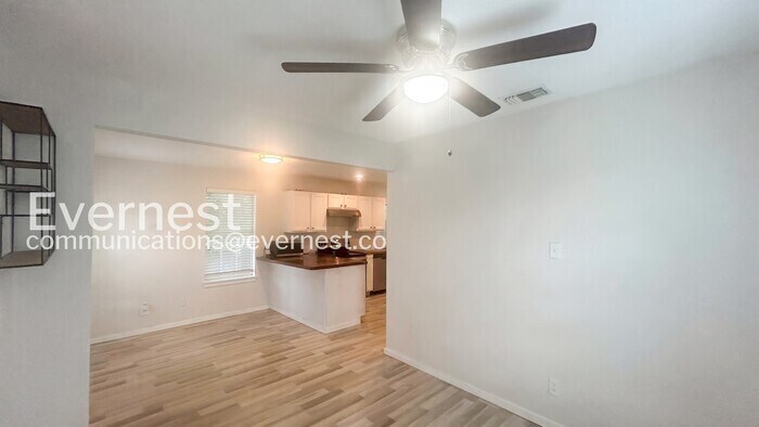 Building Photo - 125 Magendie St