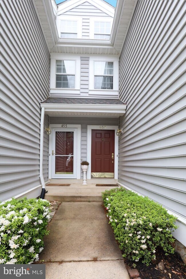 Building Photo - 455 Fortress Way