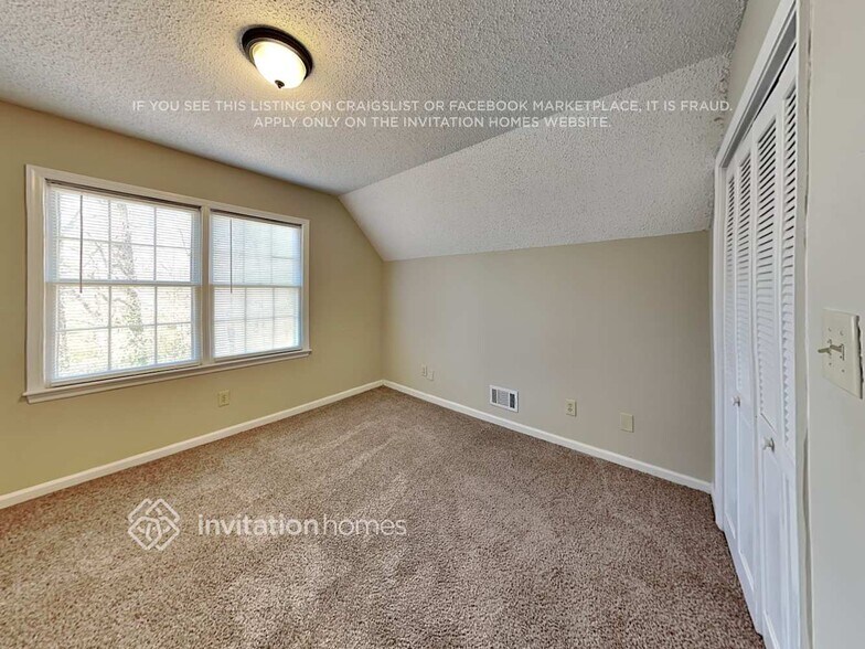 Building Photo - 6297 Queens Ct