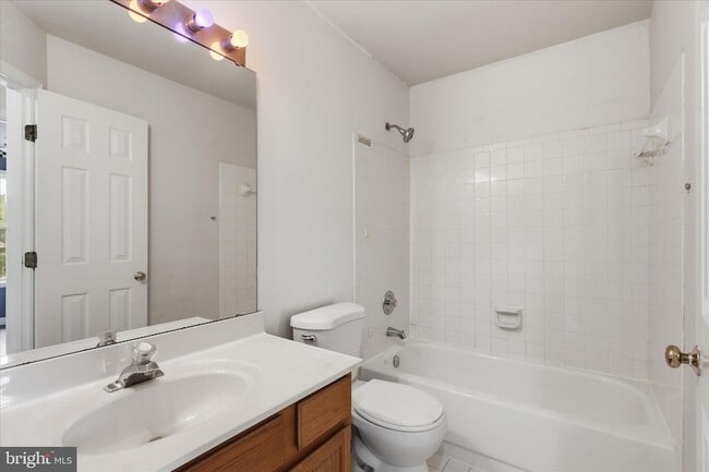 Building Photo - 8624 Sanderling Dr