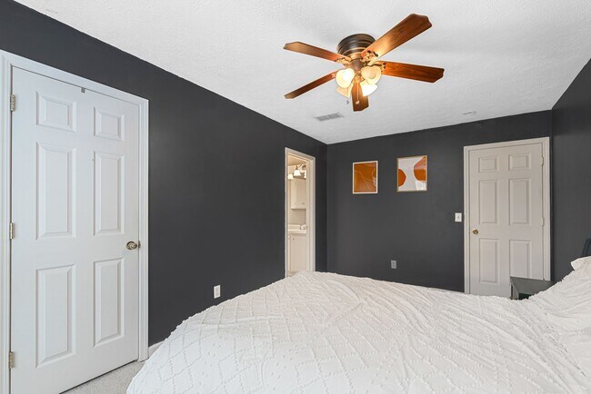 Building Photo - 650 Flintlock Ct