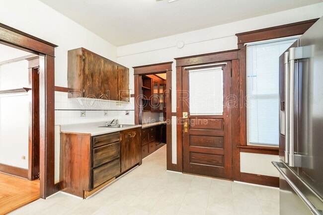 Building Photo - 1319 S 6th Ave