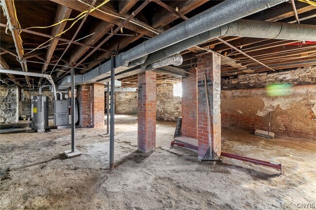 Building Photo - 319 Merriman Ave