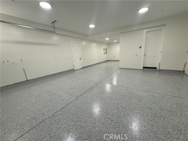 Building Photo - 3312 Kenilworth Dr