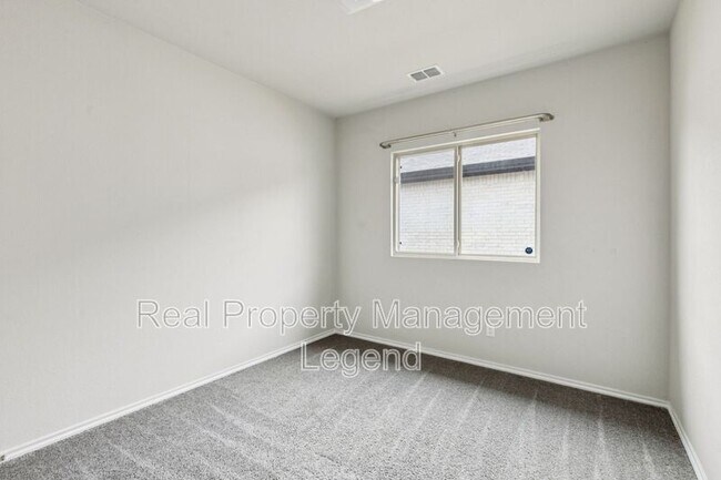 Building Photo - 968 Ravenwood Ln