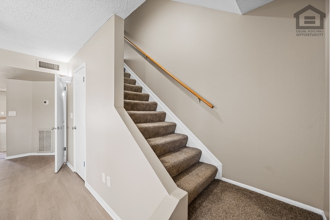 Building Photo - 2Bed/1.5Bath Townhome at 15th Ave/Camelback! Ready for Immediate Move-In!