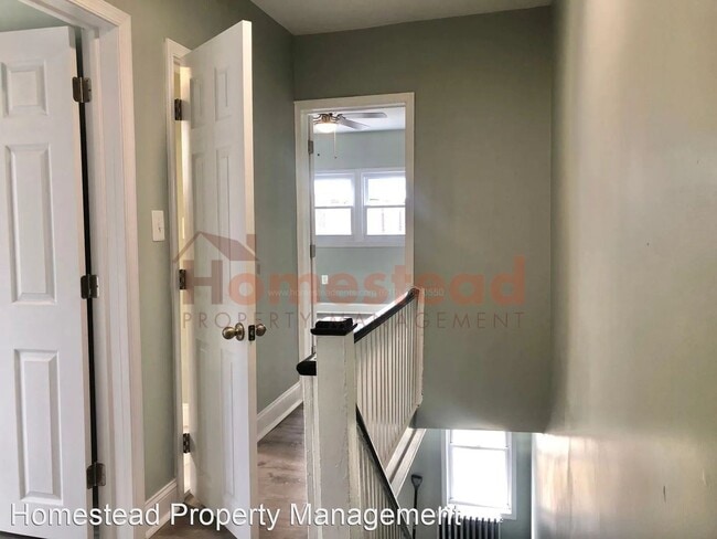 Building Photo - 3 br, 1 bath House - 301 Greenway Ave