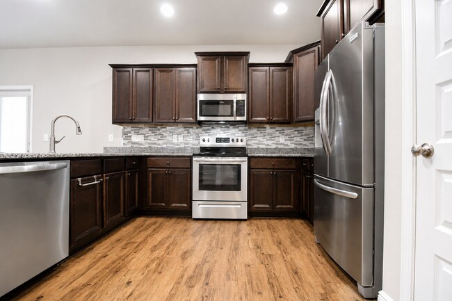 Building Photo - Spacious Pace Home Featuring 4 Bedrooms, 3.5 Baths, Two Living Areas & First-Floor Primary Suite ...