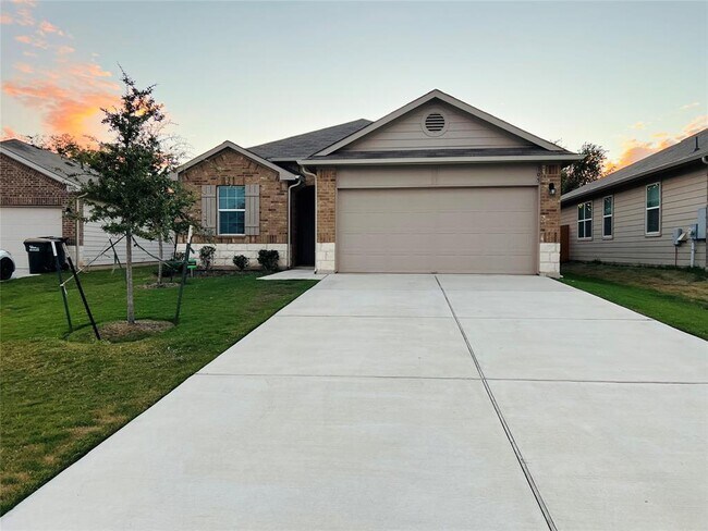 Building Photo - 105 Naset Dr