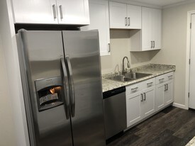 Building Photo - 439 Huston St S