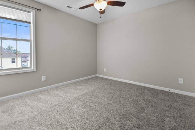 Building Photo - Pet Friendly Four Bedroom!