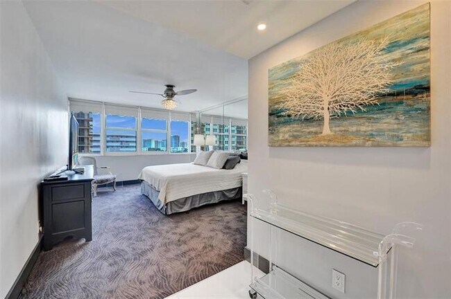 Building Photo - 2030 S Ocean Dr