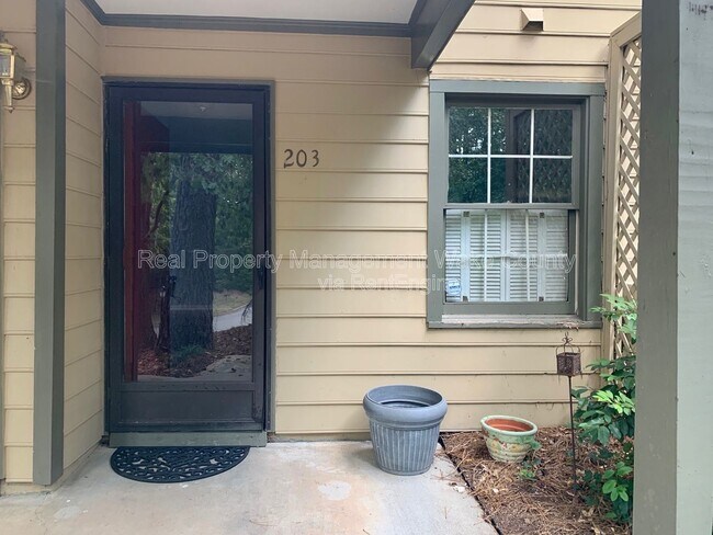 Building Photo - 203 Autumn Chase Dr