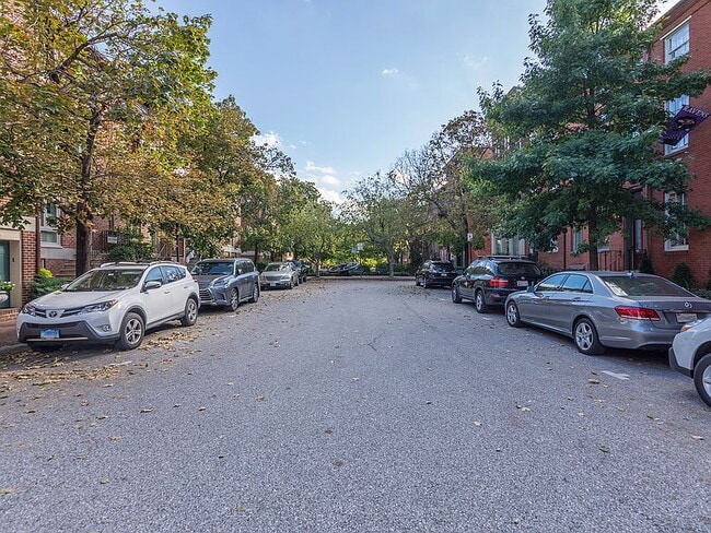 Building Photo - 21 W Lee St