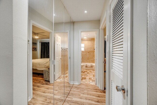 Building Photo - Updated 1 bedroom condo near the river!